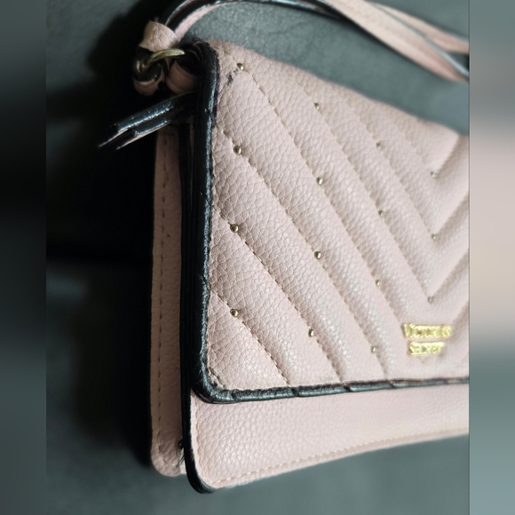 VICTORIA'S SECRET STUDDED V QUILT CREDIT CARD PHONE HOLDER WRISTLET WALLET PINK - Picture 3 of 7